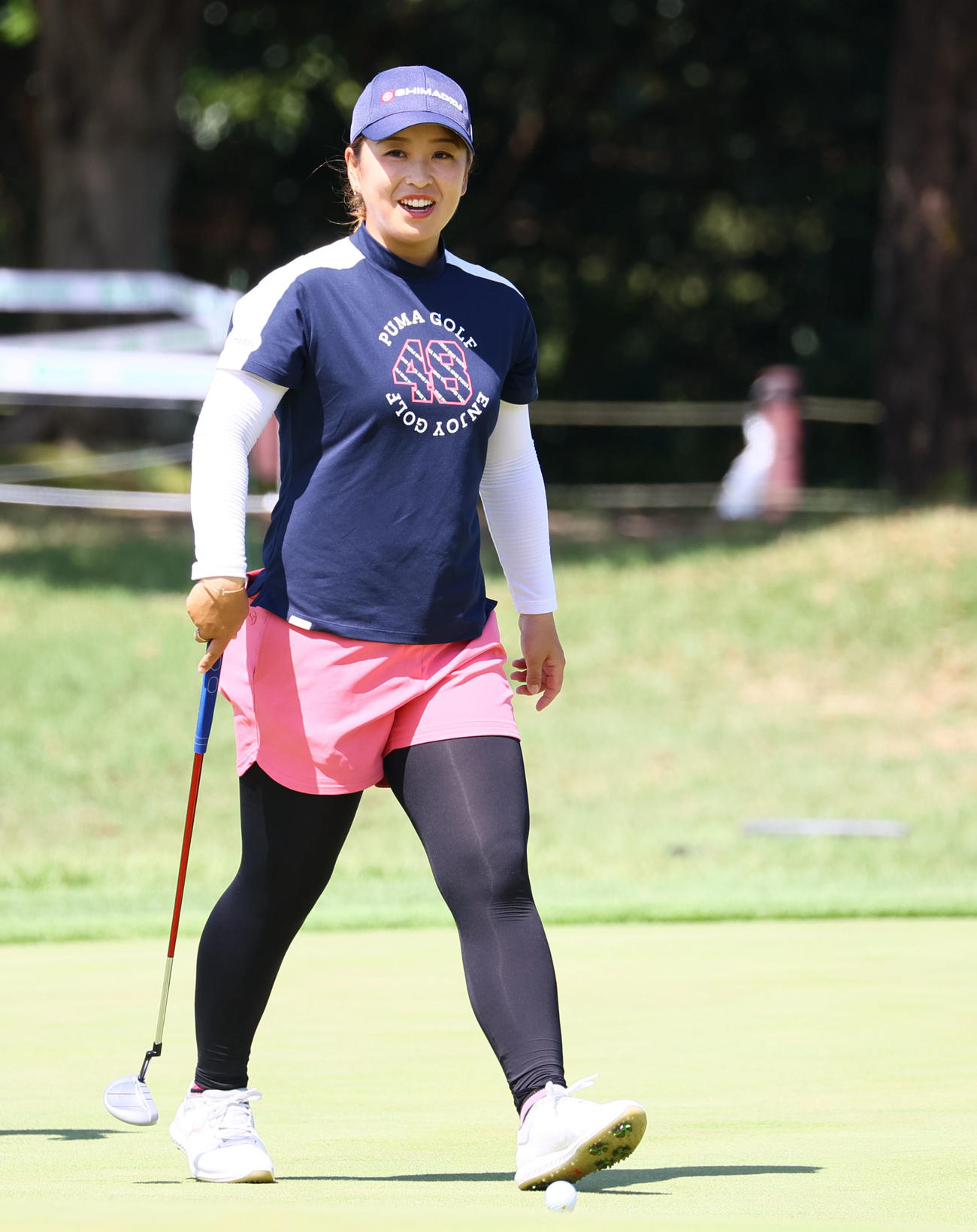 18番　笑顔を見せる西郷真央（撮影・冨田成美）