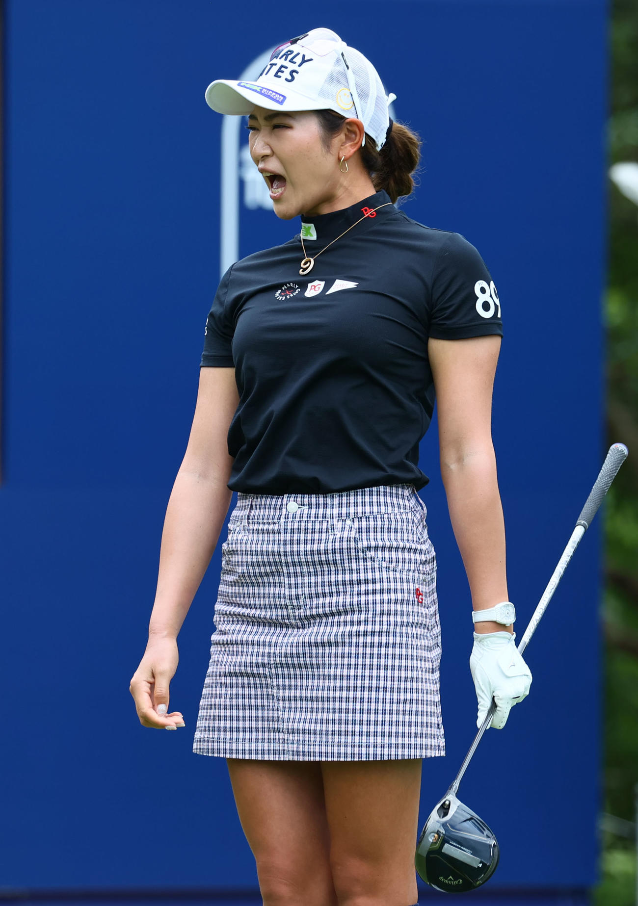 1番　ティーショットを放ちおどけた表情を見せる原英莉花（撮影・冨田成美）