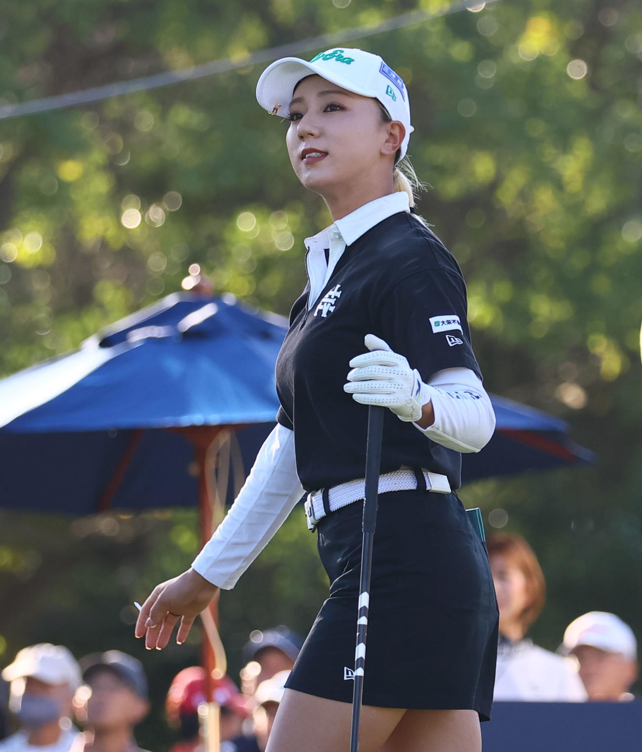 10番　ティーショットを放ち打球を見つめる宮田（撮影・冨田成美）