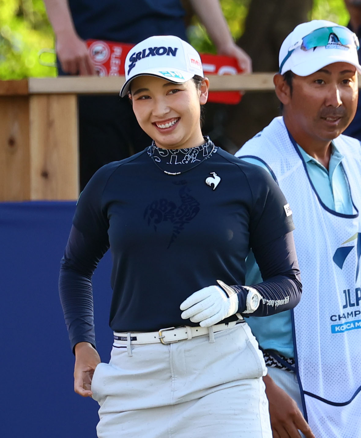 18番　笑顔でホールアウトする小祝（撮影・冨田成美）