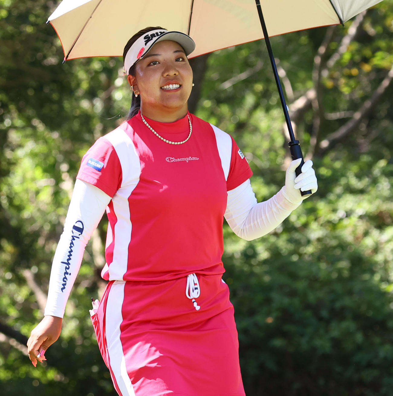 2番　第2打へ向かう仁井（撮影・冨田成美）