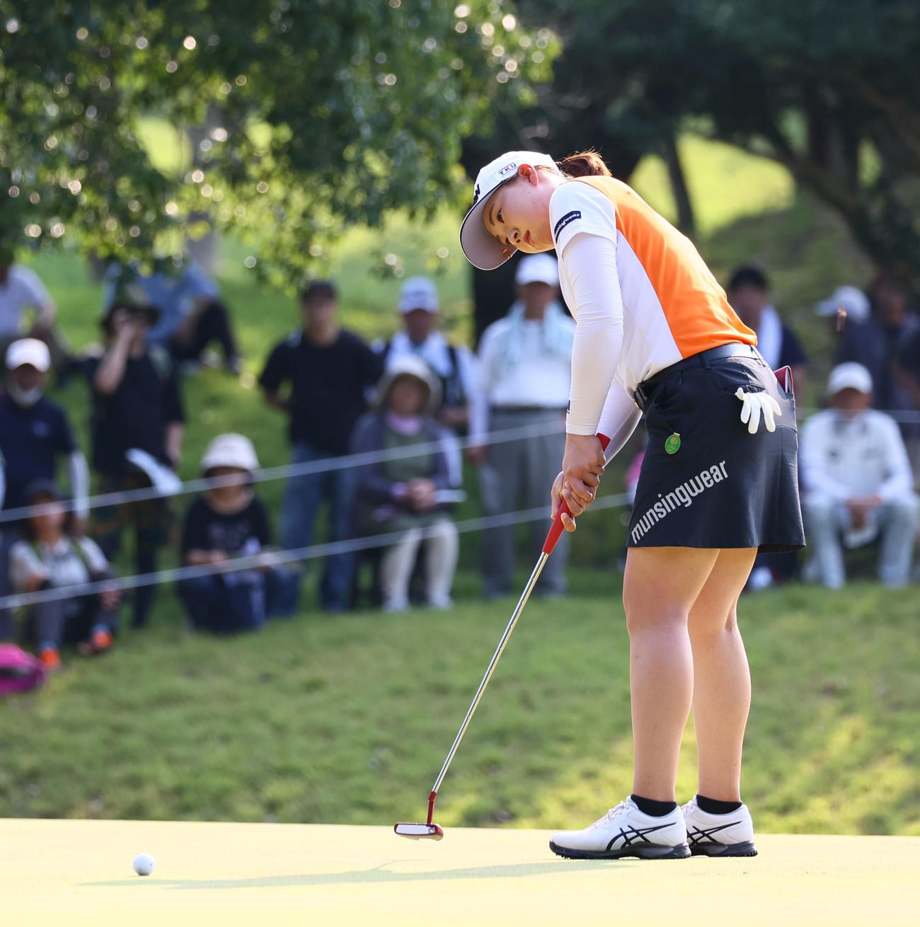 1番　バーディーパットを沈める竹田（撮影・冨田成美）