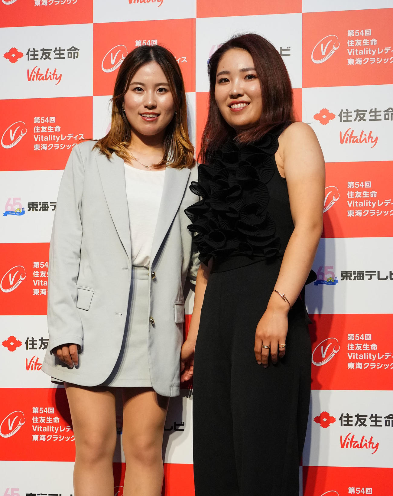 住友生命Vitalityレディス東海クラシック　前夜祭に参加した西村優菜（左）と古江彩佳（撮影・藤尾明華）