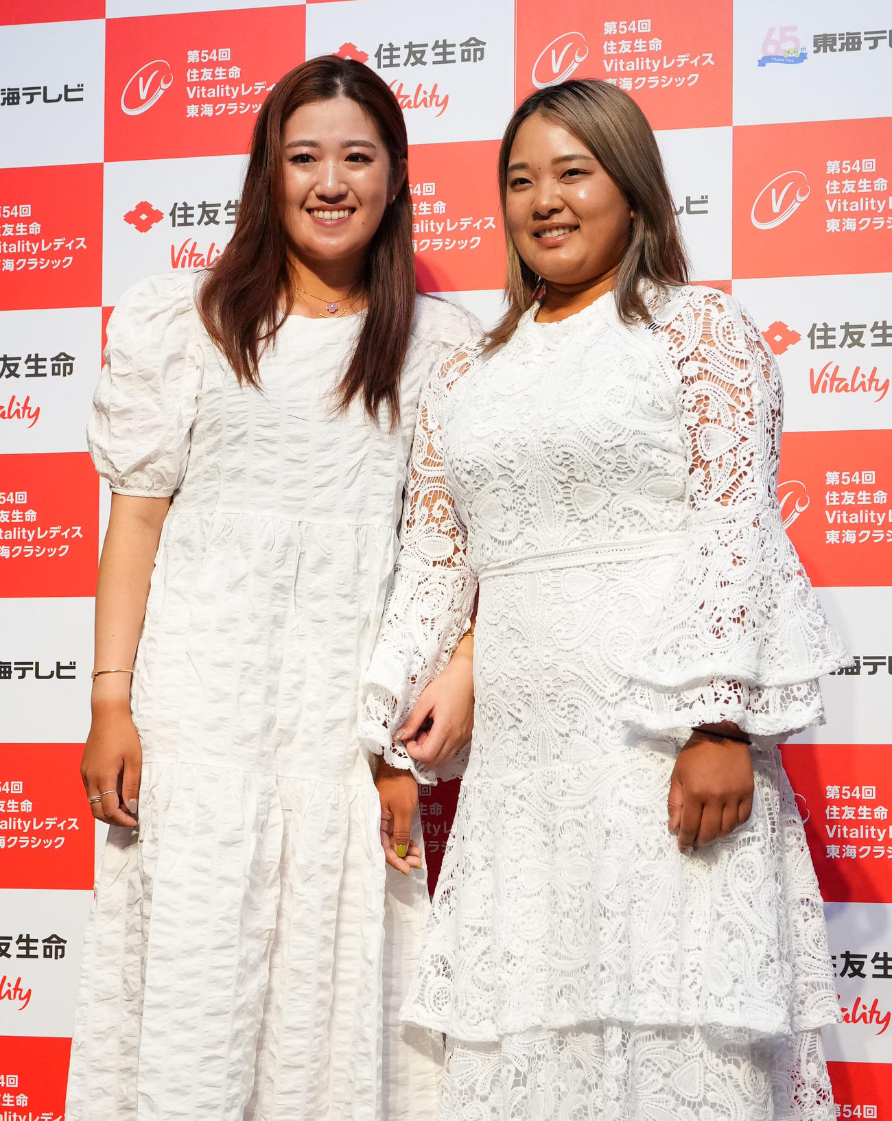 住友生命Vitalityレディス東海クラシック　前夜祭に参加した稲見萌寧（左）と鈴木愛（撮影・藤尾明華）