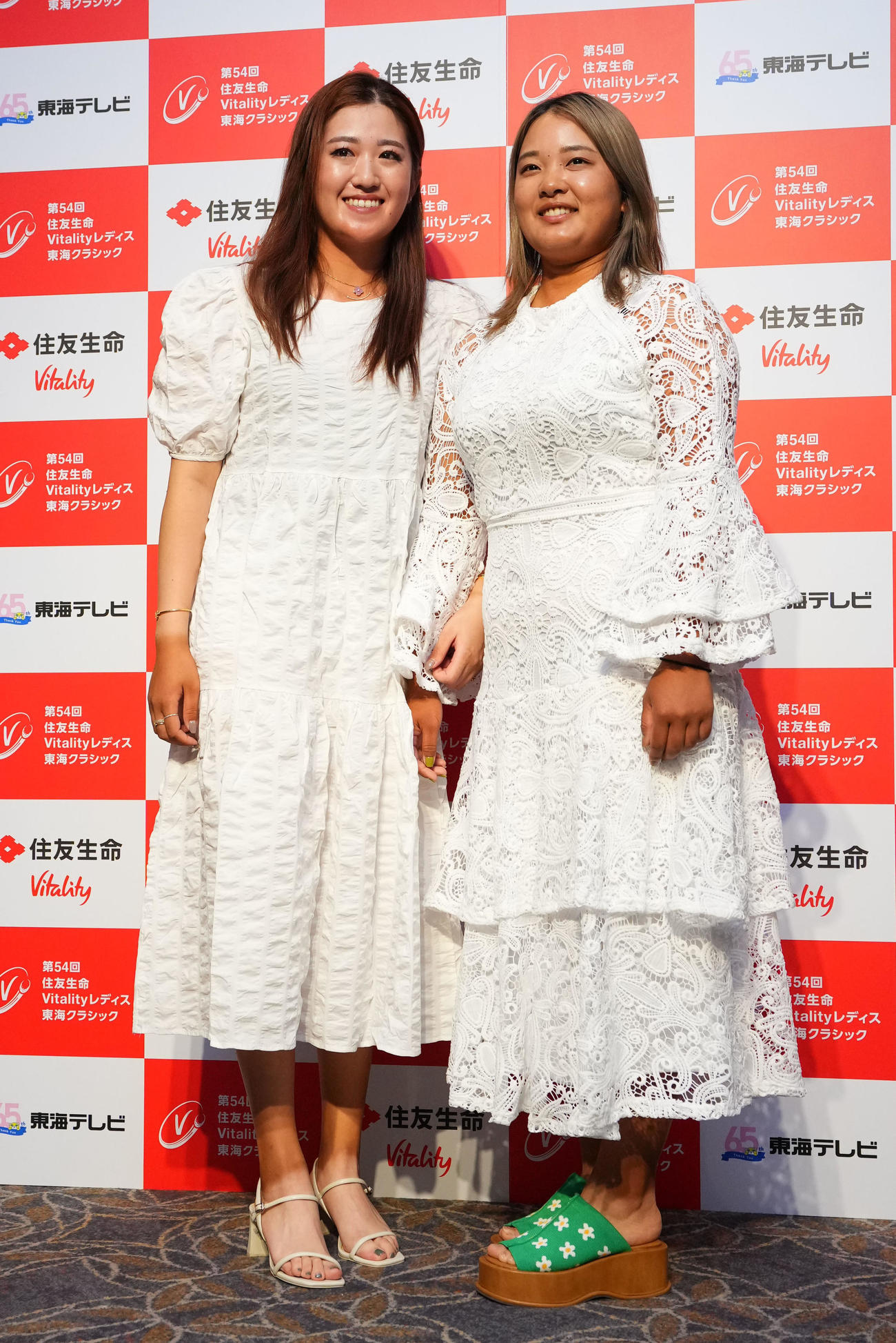 住友生命Vitalityレディス東海クラシック　前夜祭に参加した稲見萌寧（左）と鈴木愛（撮影・藤尾明華）