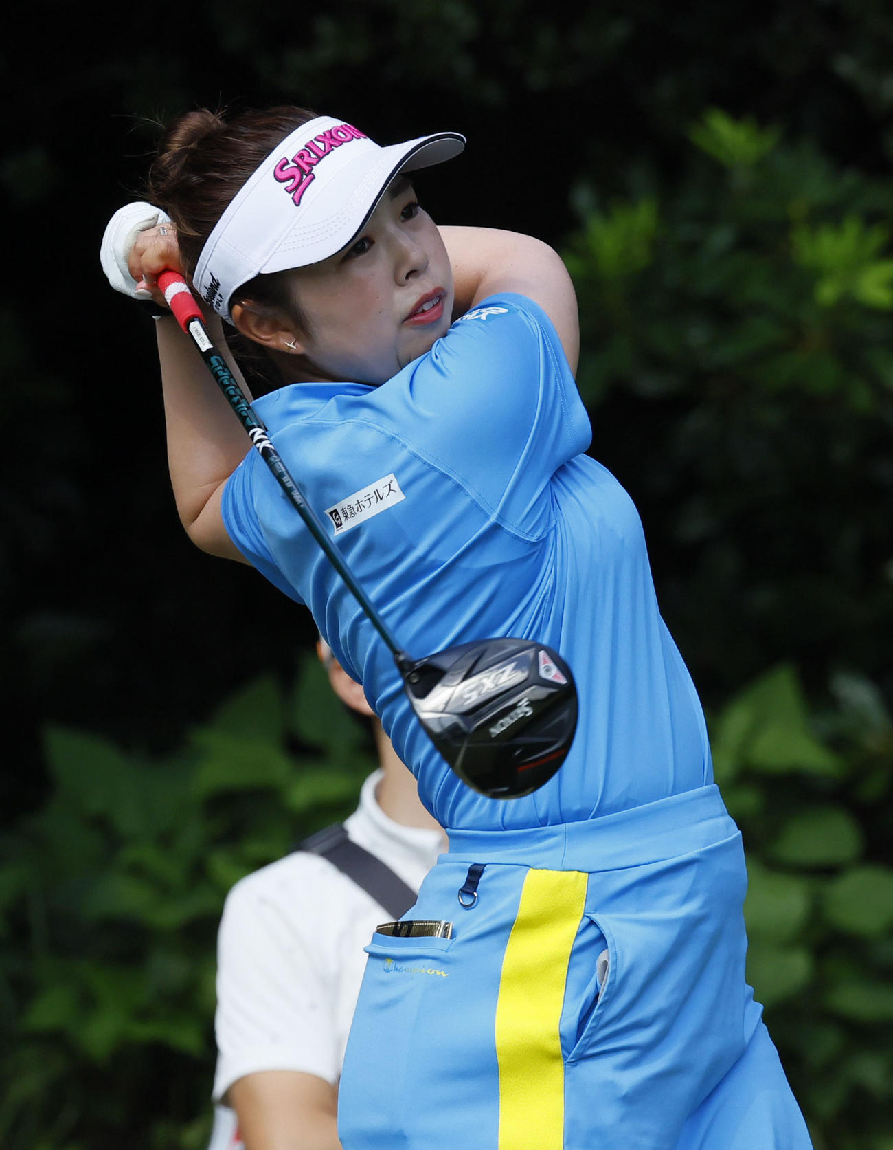 住友生命Vitalityレディス東海クラシック初日　2番、ティーショットを放つ山下美夢有（撮影・藤尾明華）