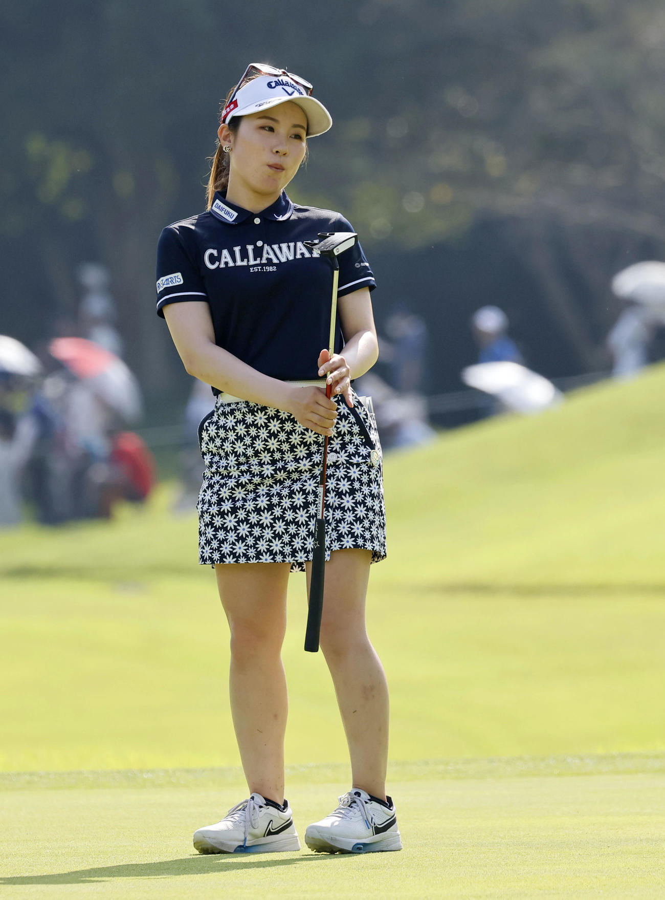 住友生命Vitalityレディス東海クラシック初日　1番、バーディーパットを外した西村優菜（撮影・藤尾明華）