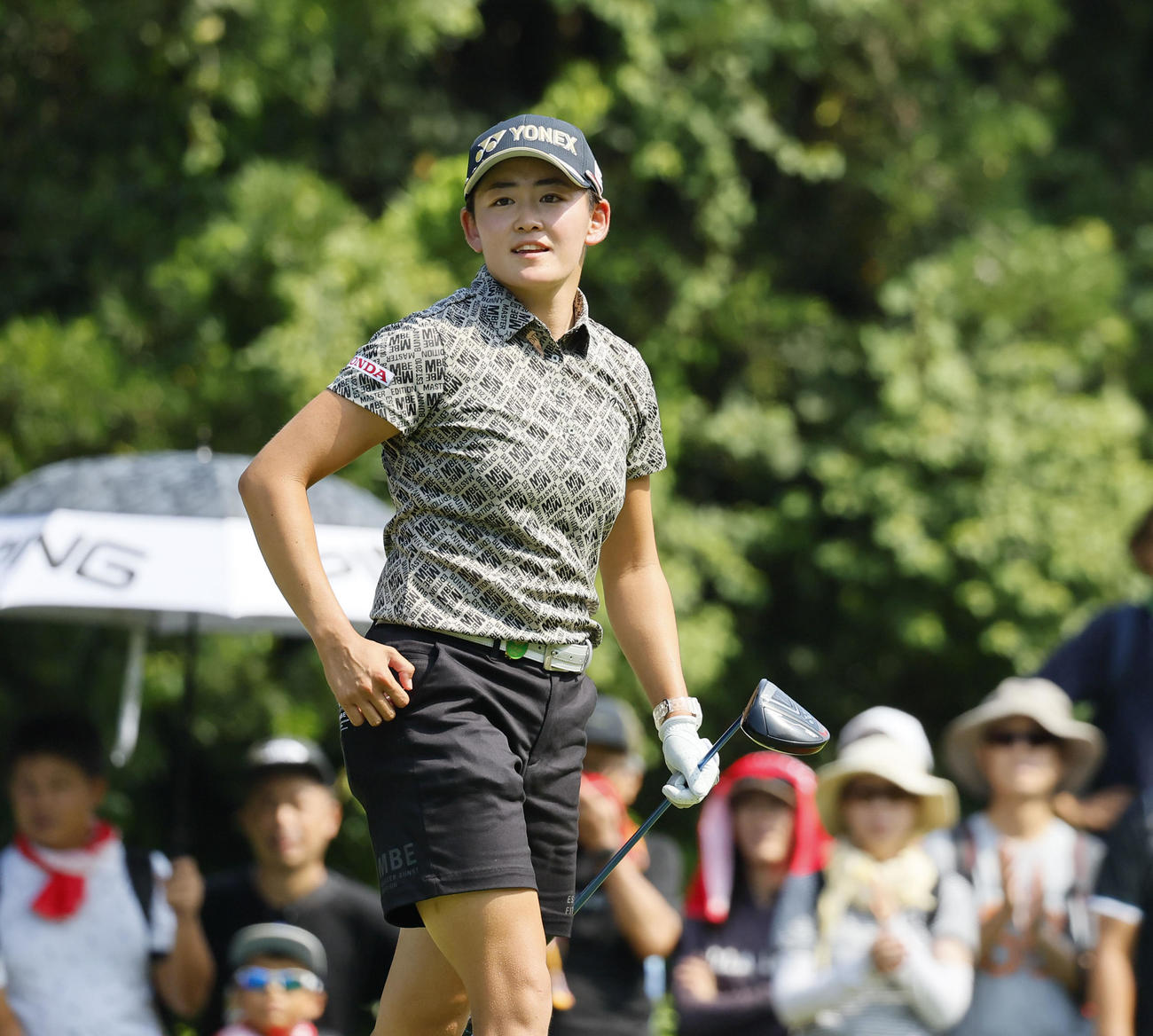 3番、ティーショットを放った岩井明愛（撮影・藤尾明華）