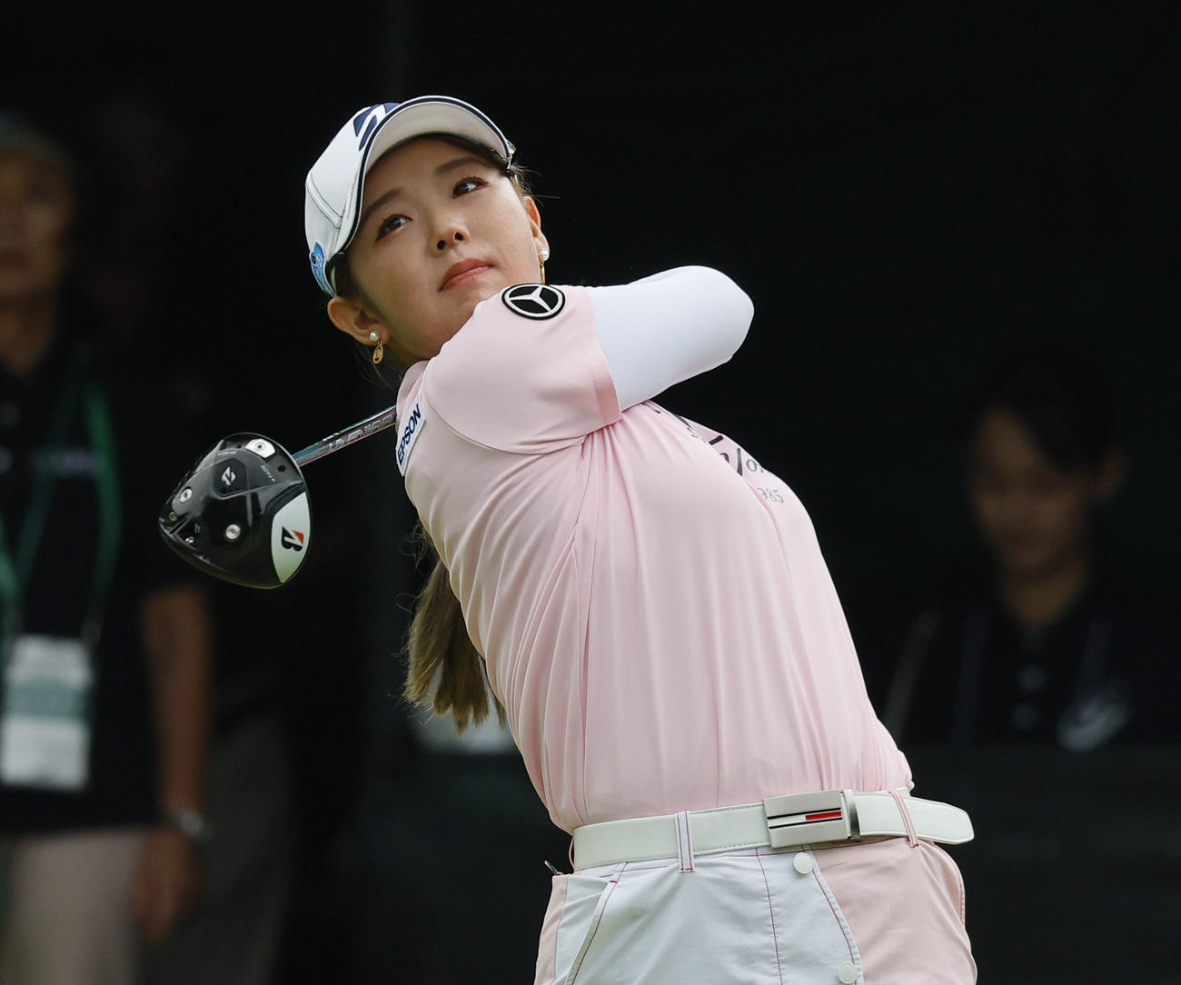 1番、ティーショットを放つ吉田優利（撮影・藤尾明華）