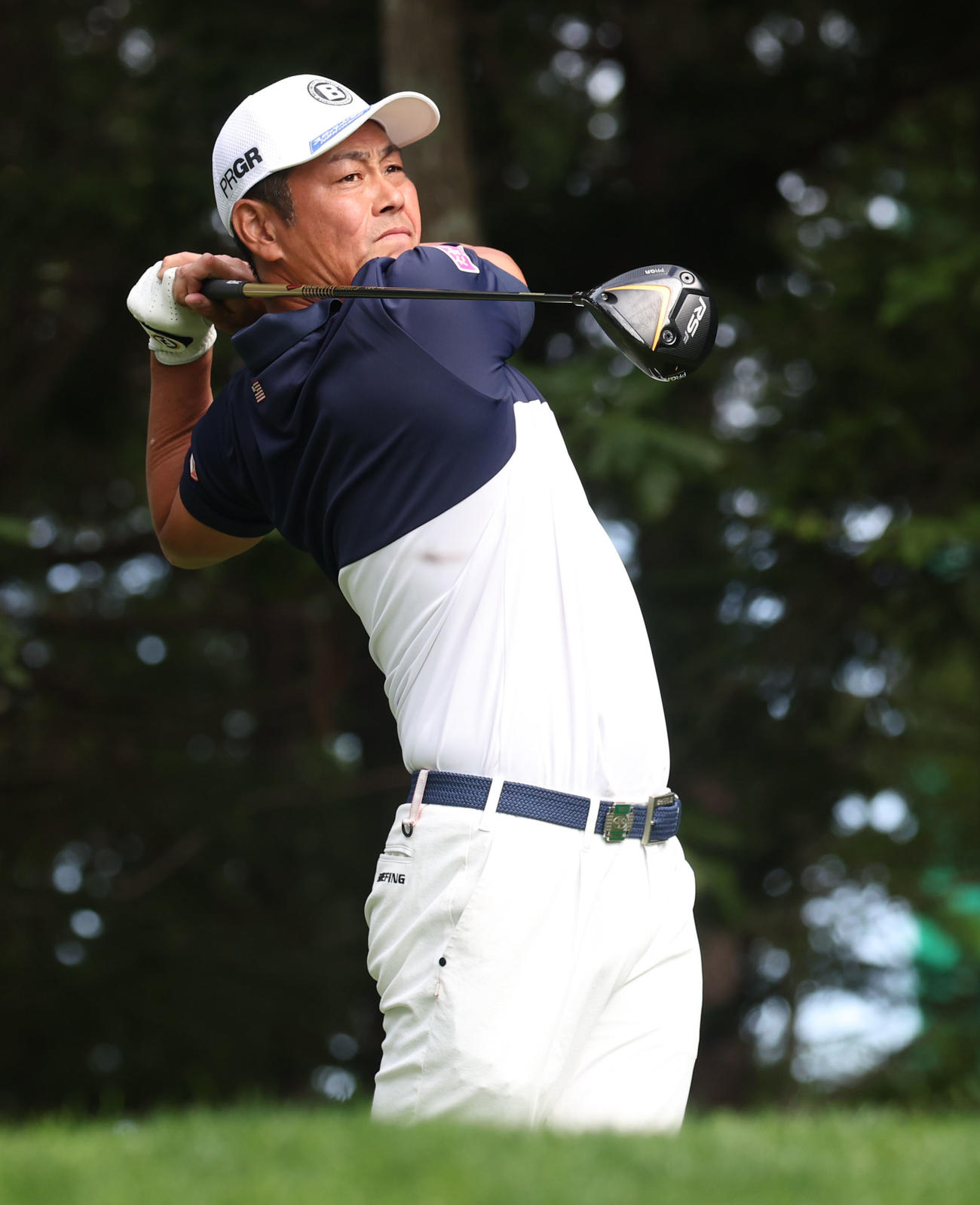 2番、ティーショットを放つ谷原（撮影・佐藤翔太）