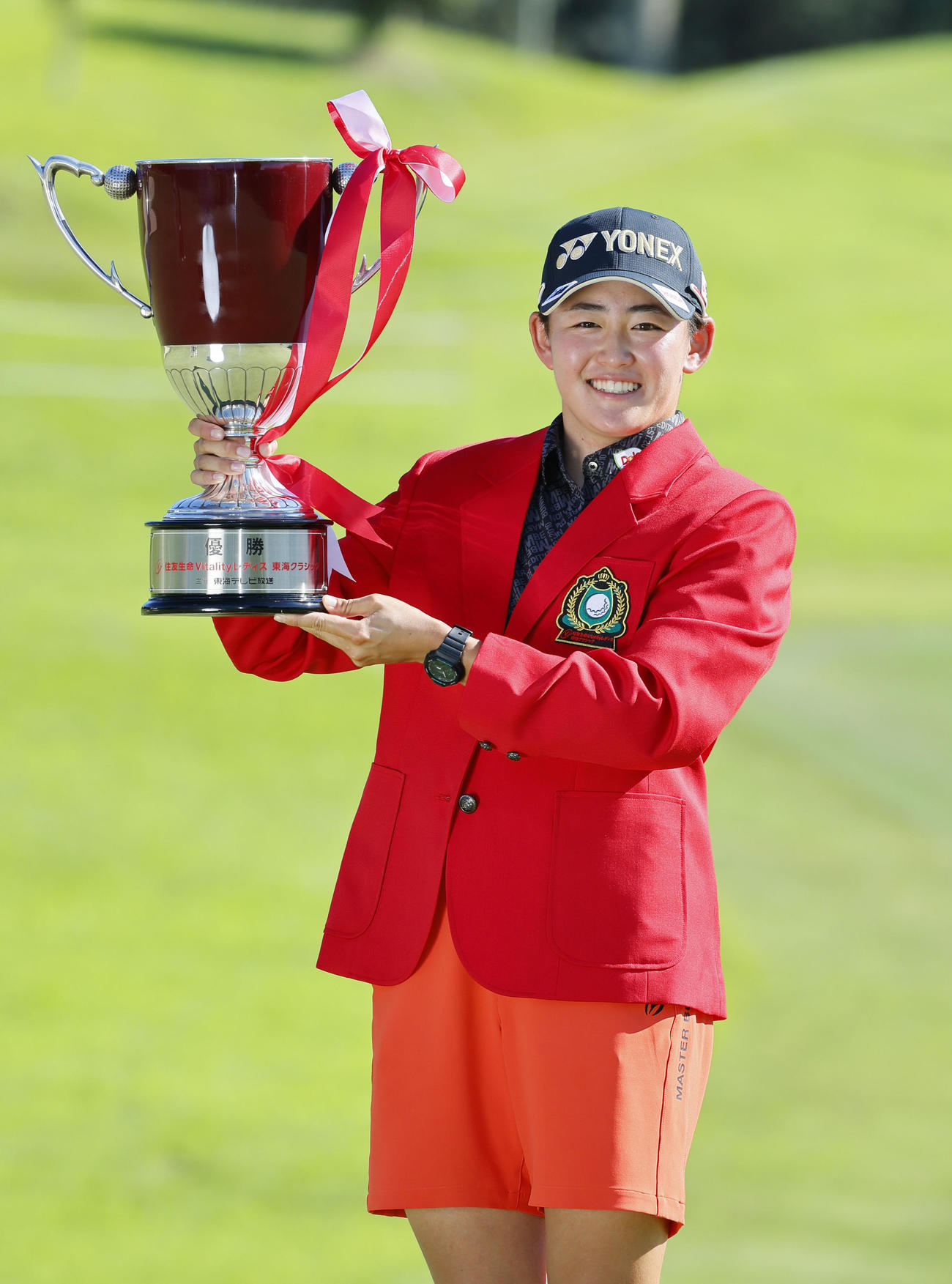 住友生命Vitalityレディス東海クラシック3日目　優勝し、笑顔を見せる岩井明愛（撮影・藤尾明華）