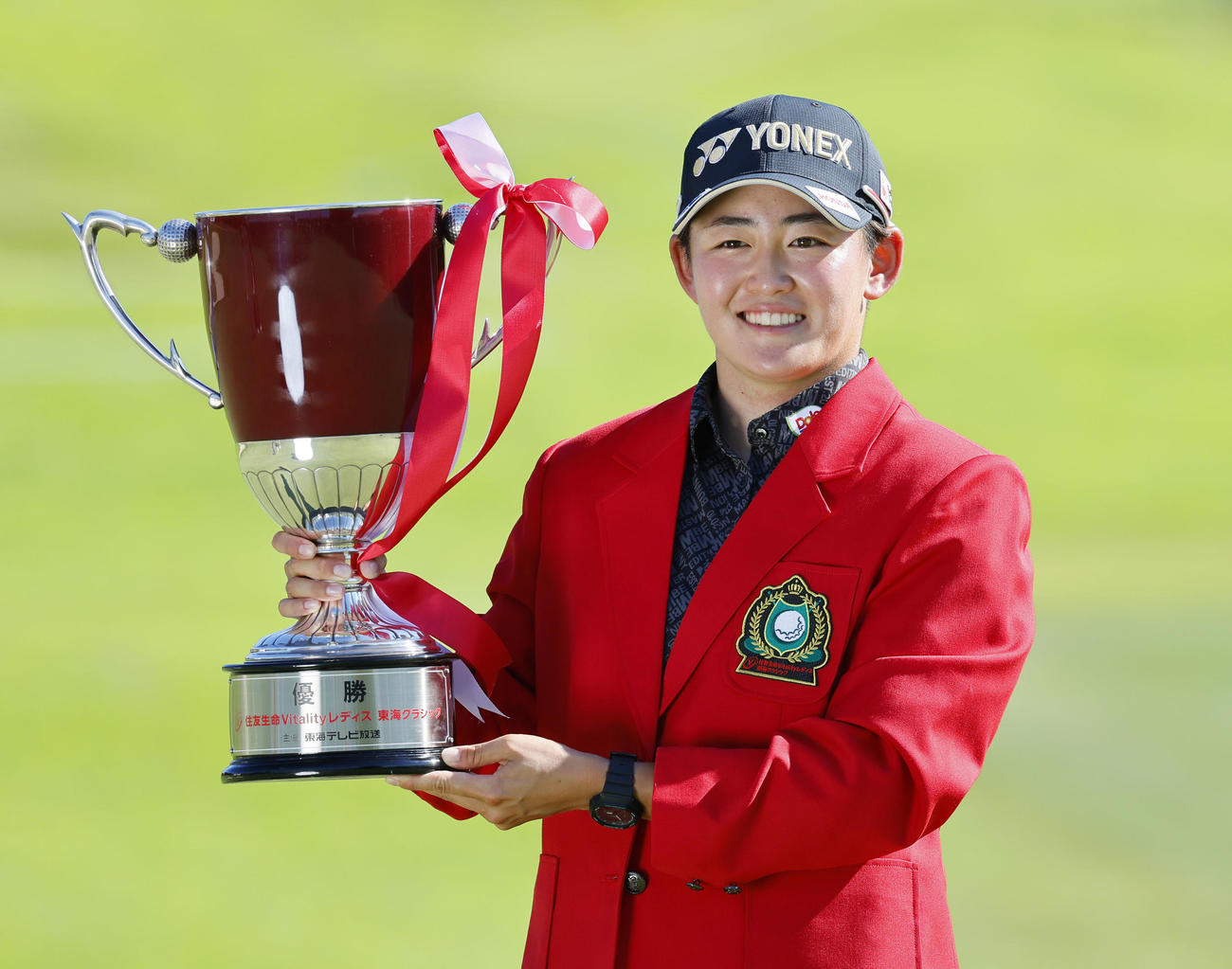 住友生命Vitalityレディス東海クラシック3日目　優勝し、笑顔を見せる岩井明愛（撮影・藤尾明華）