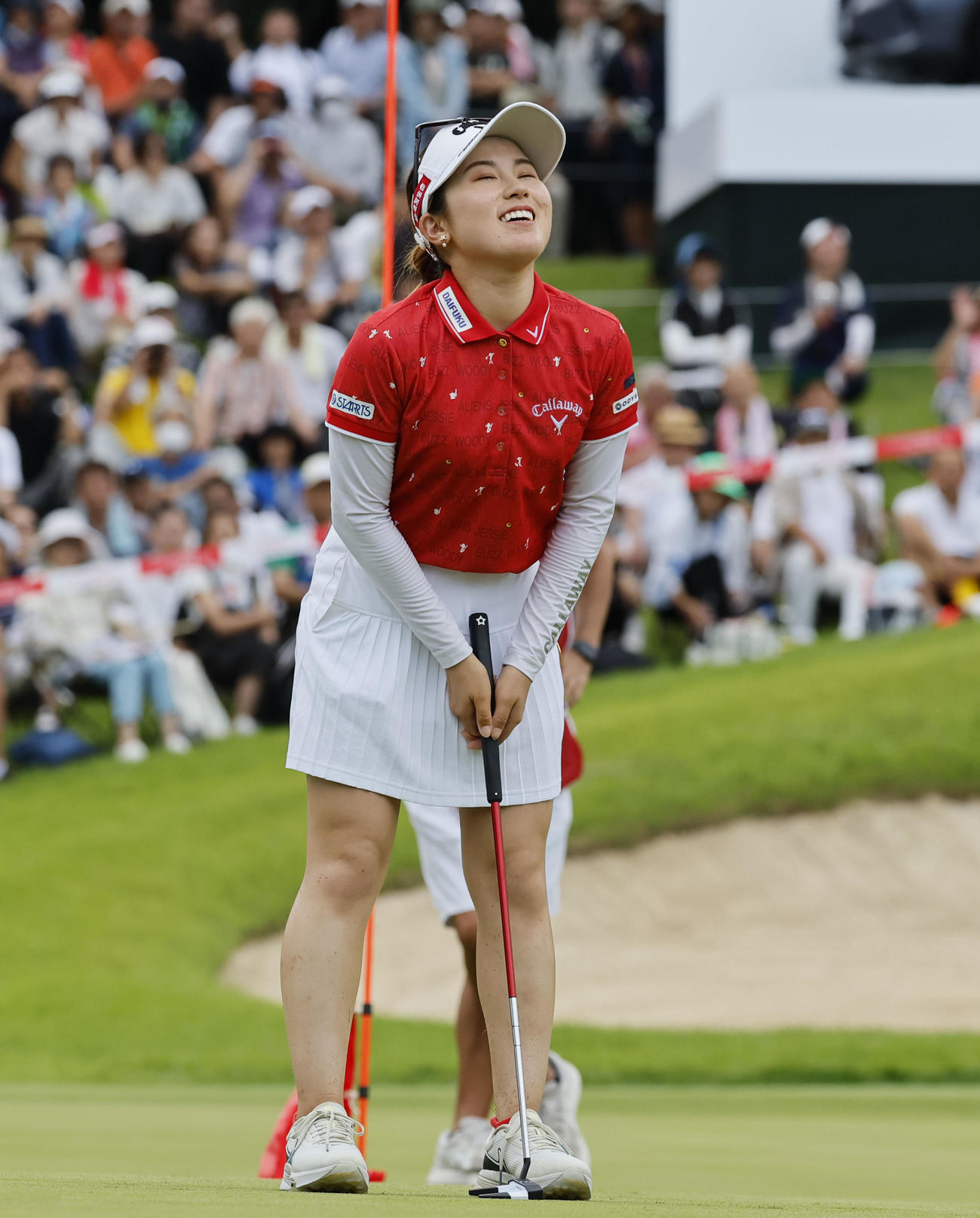 住友生命Vitalityレディス東海クラシック3日目　18番、バーディーパットを外し、悔しがる西村優菜（撮影・藤尾明華）