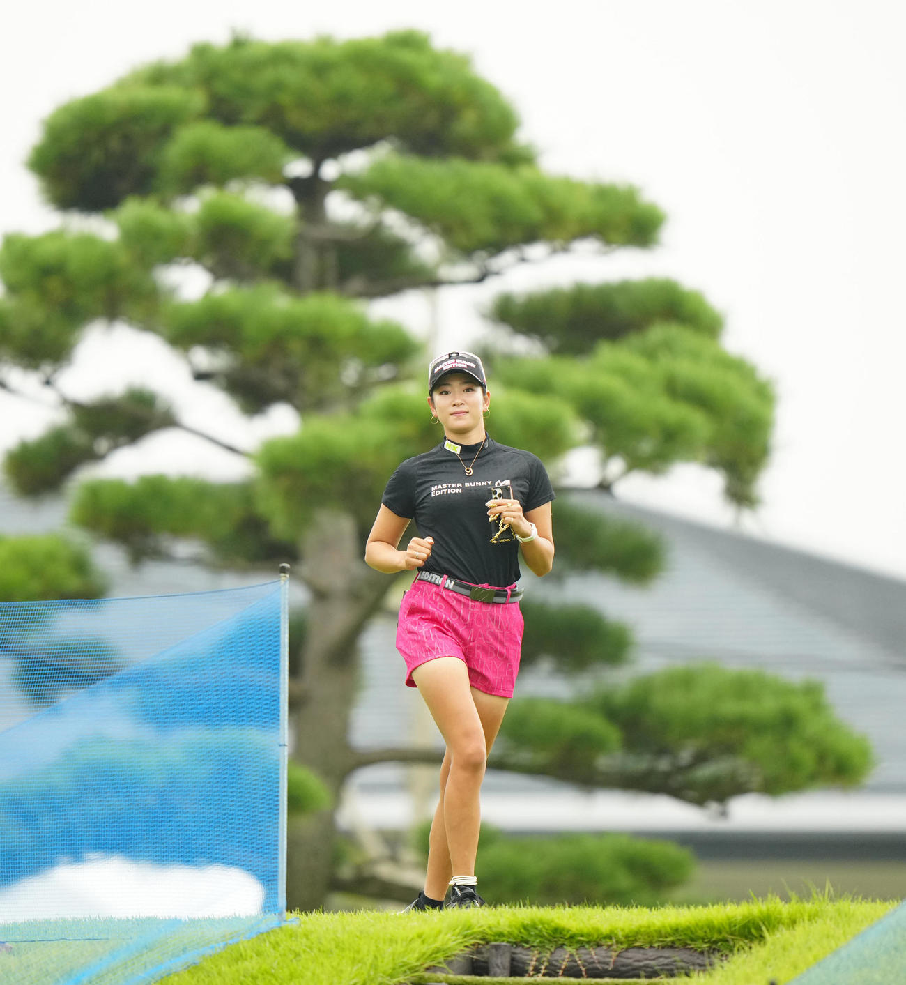 プロアマ戦で10番に向かう原英莉花（撮影・江口和貴）