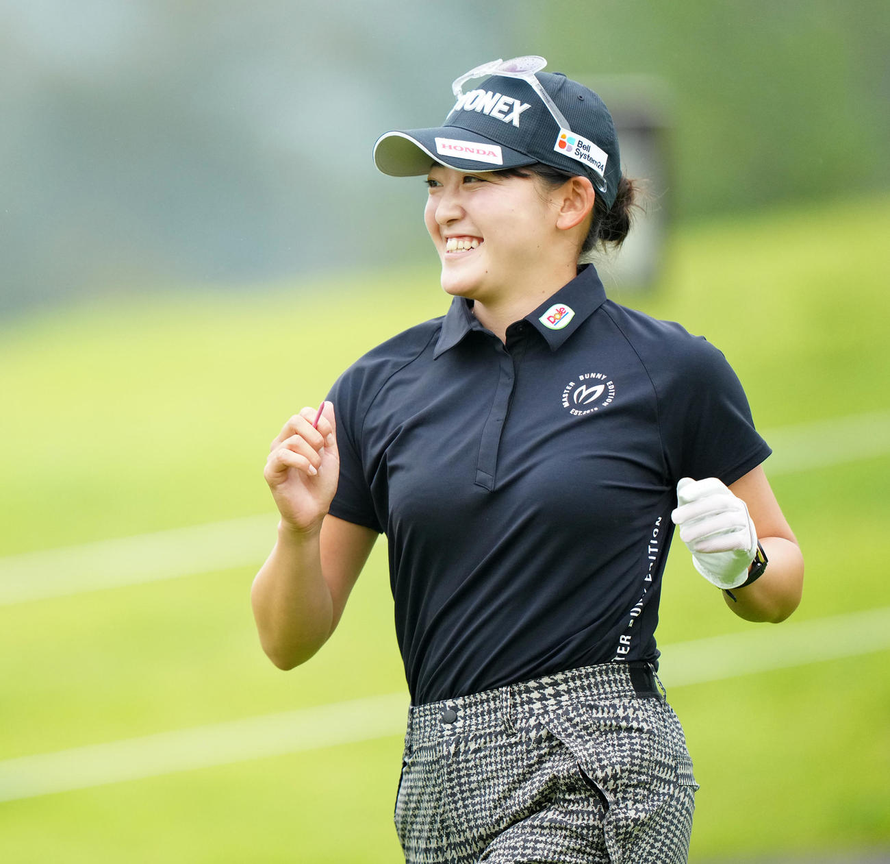 プロアマ戦で笑顔を見せる岩井千怜（撮影・江口和貴）