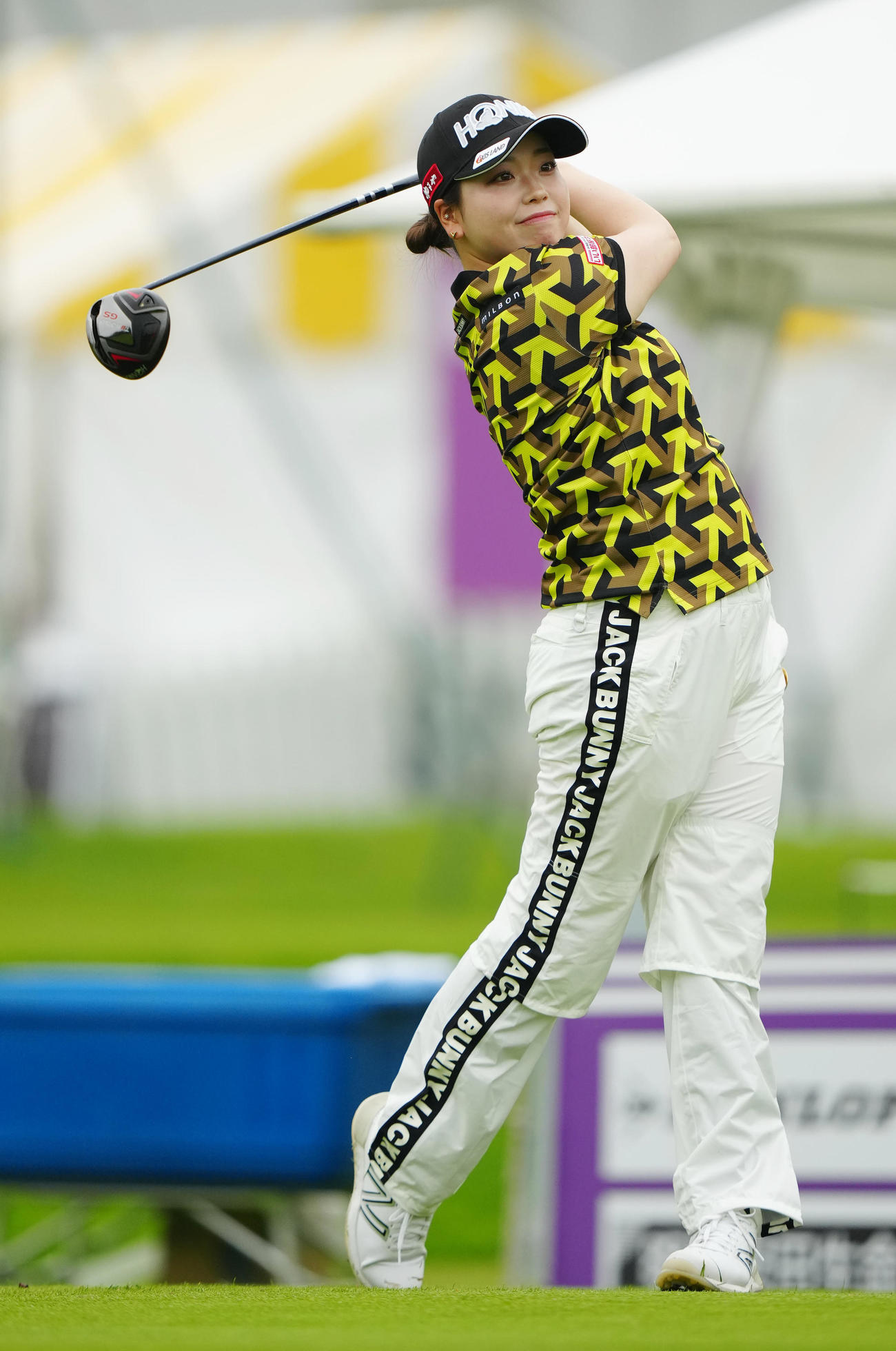 プロアマ戦でティーショットを放つ後藤未有（撮影・江口和貴）