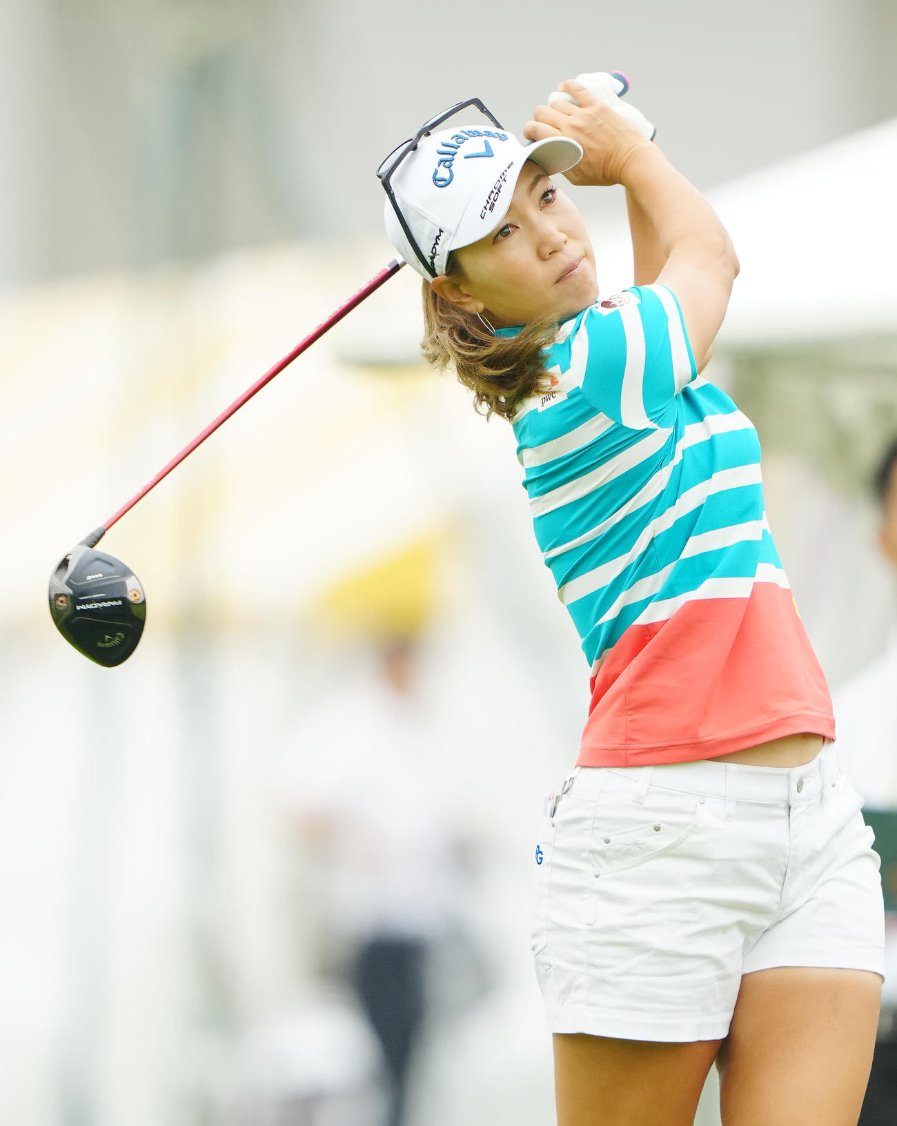 プロアマ戦でティーショットを放つ上田桃子（撮影・江口和貴）