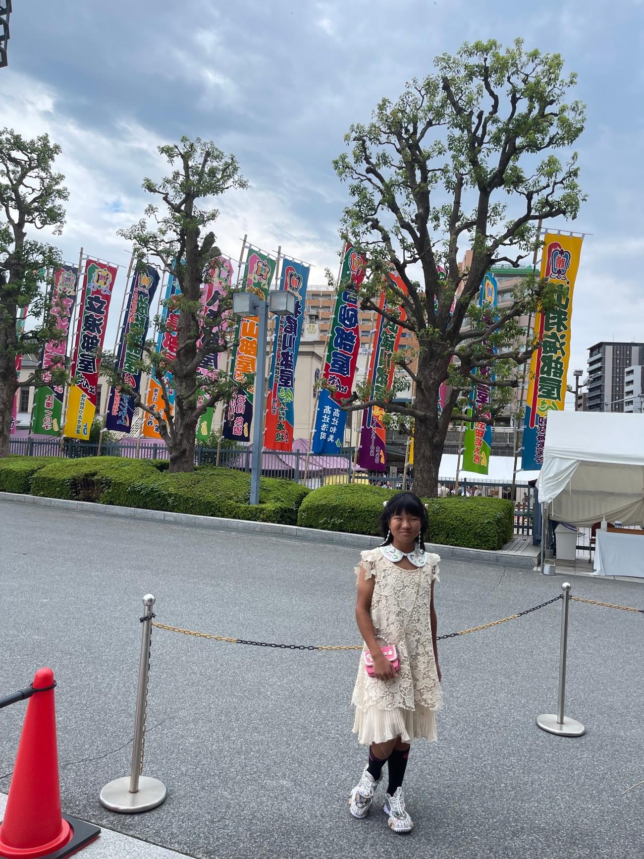 元横綱白鵬の宮城野親方と初めて対面後、国技館で大相撲を観戦した、女子ゴルフで昨年史上初めてジュニアメジャー4冠を達成した須藤弥勒＝本人提供写真