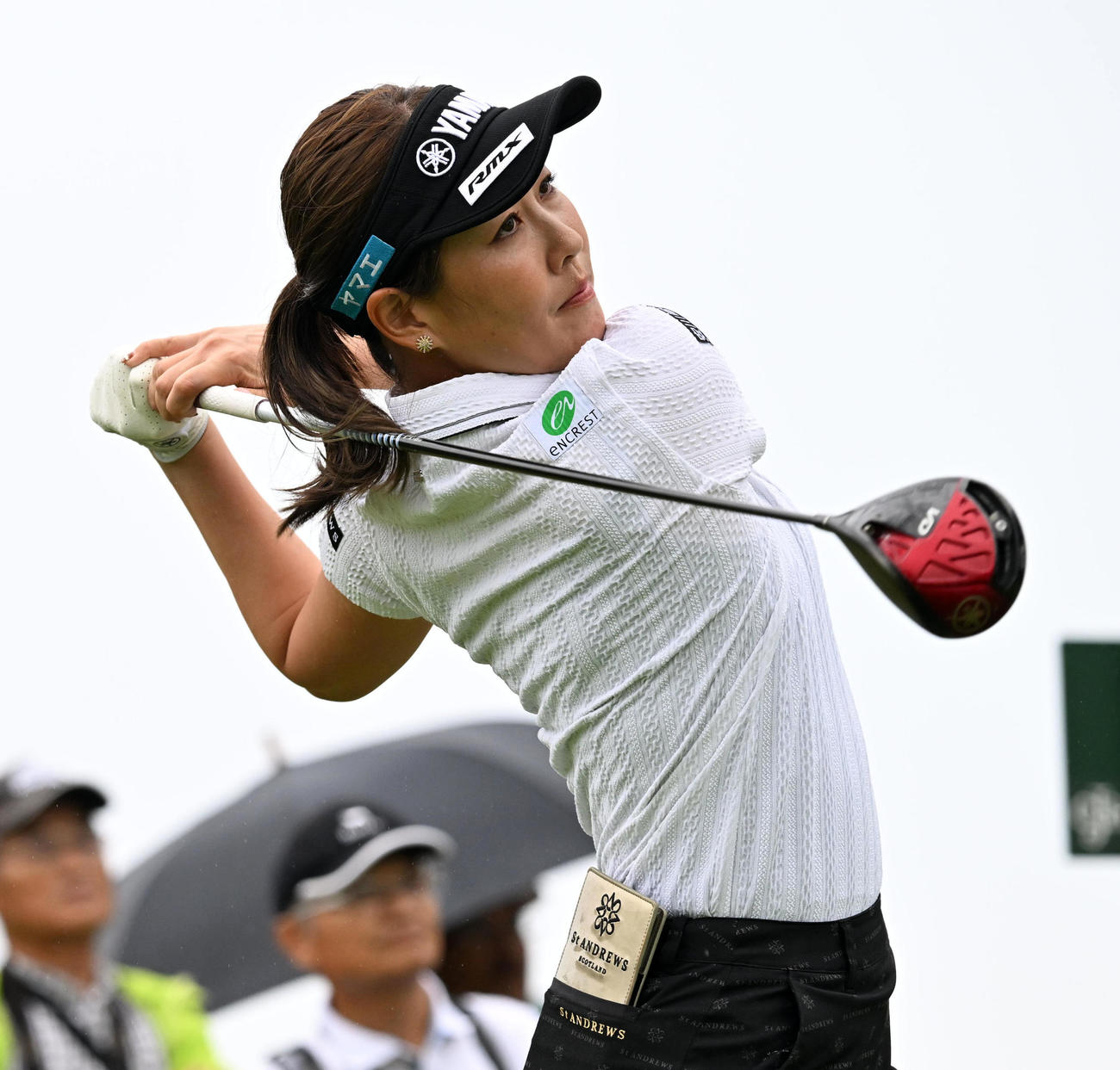 10番、ティーショットを放つ福田（撮影・前岡正明）