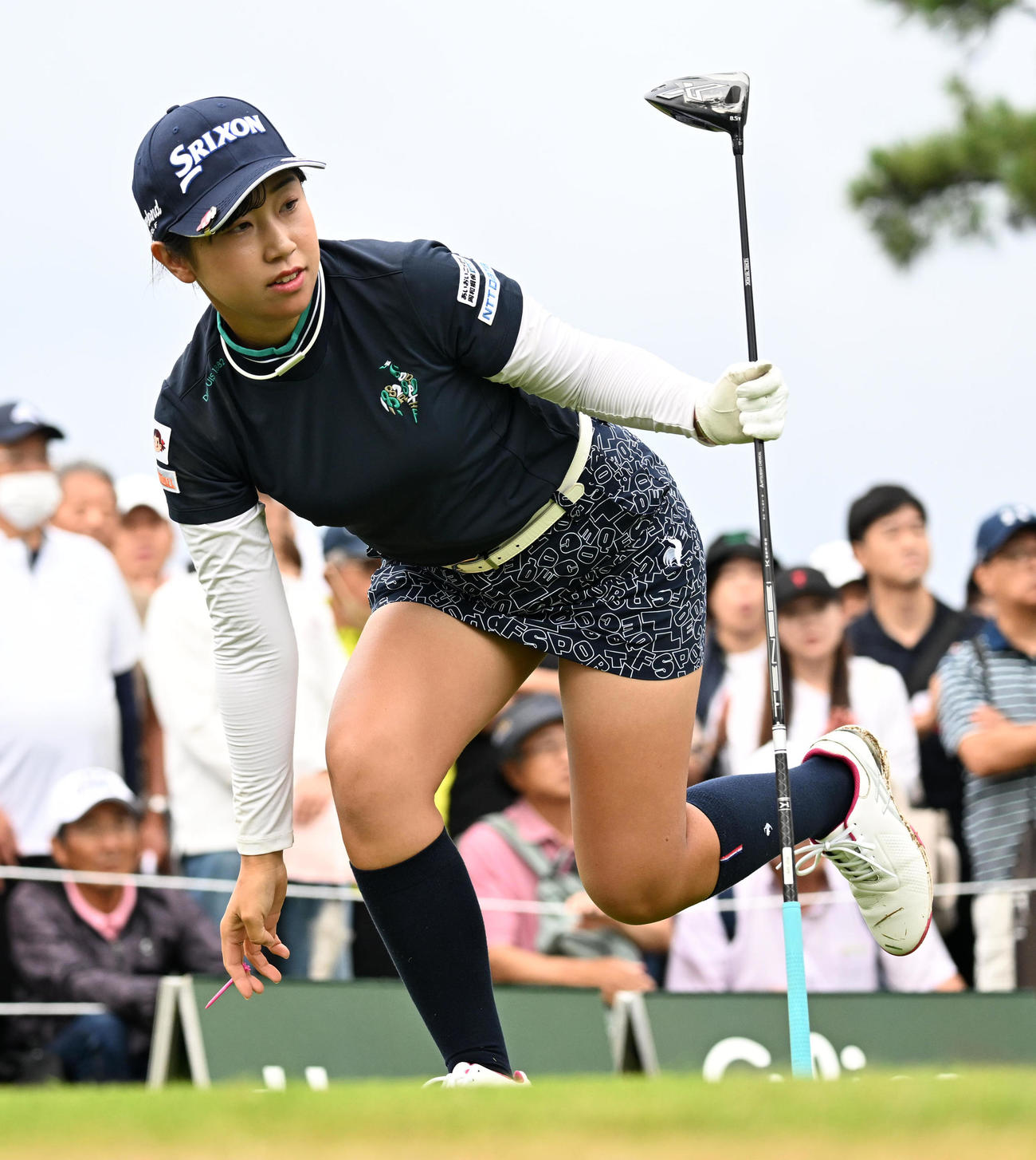 10番、ティーショットを放った菅沼菜々（撮影・前岡正明）