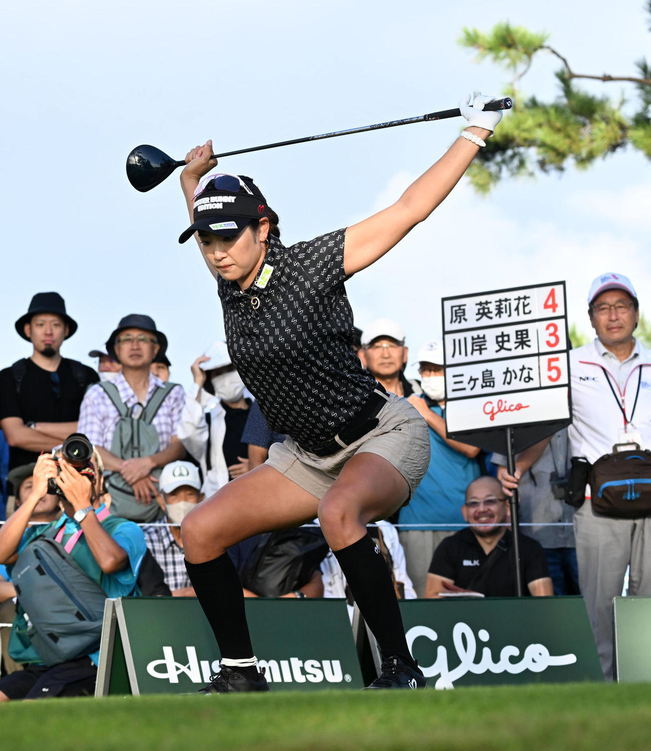 10番、ストレッチを行う原（撮影・前岡正明）