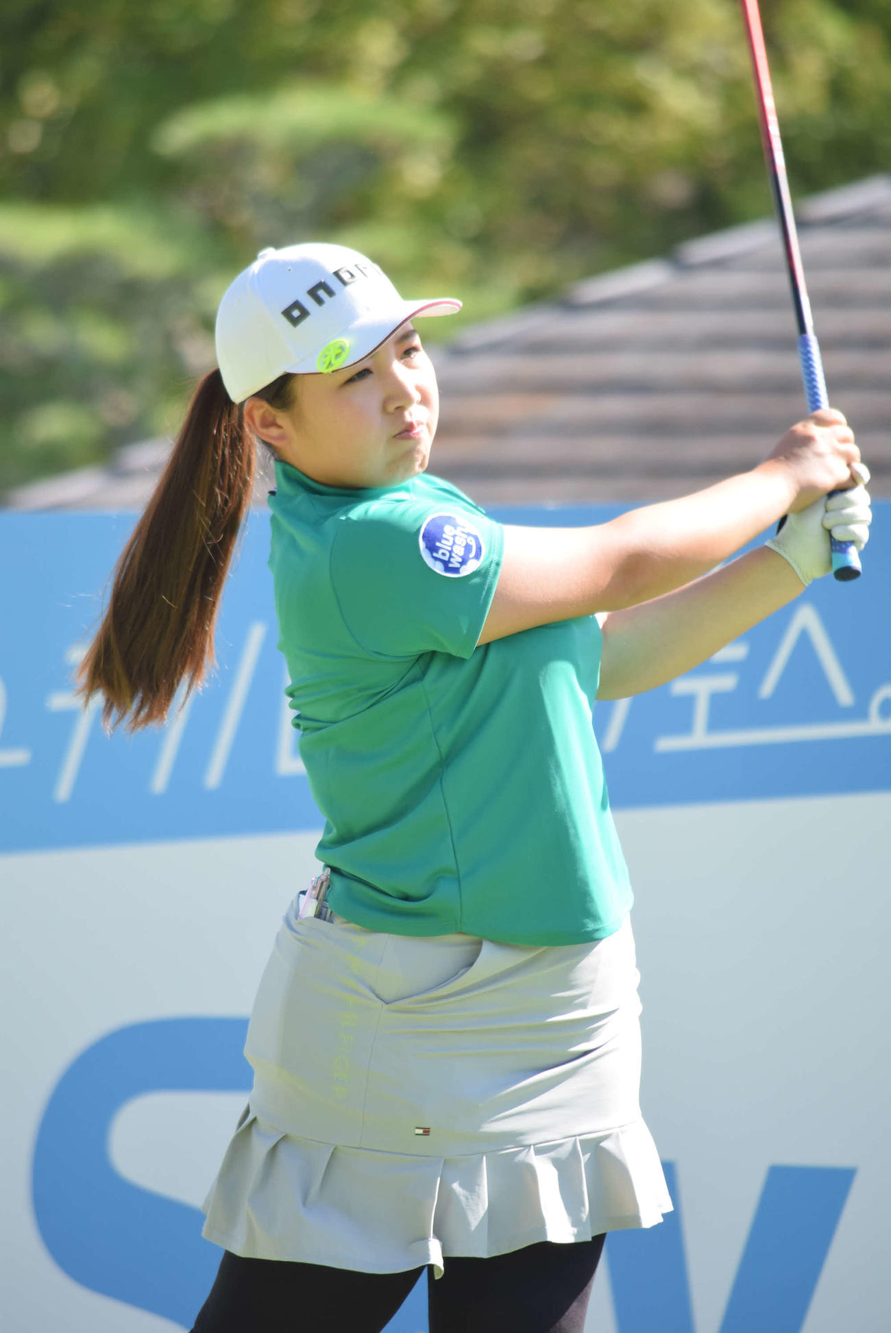 ティーショットを放つ小林光希（撮影・阪口孝志）