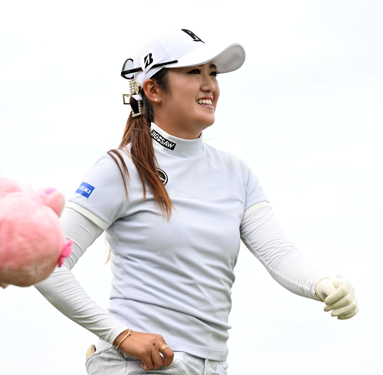 1番、笑顔でスタートする稲見（撮影・前岡正明）