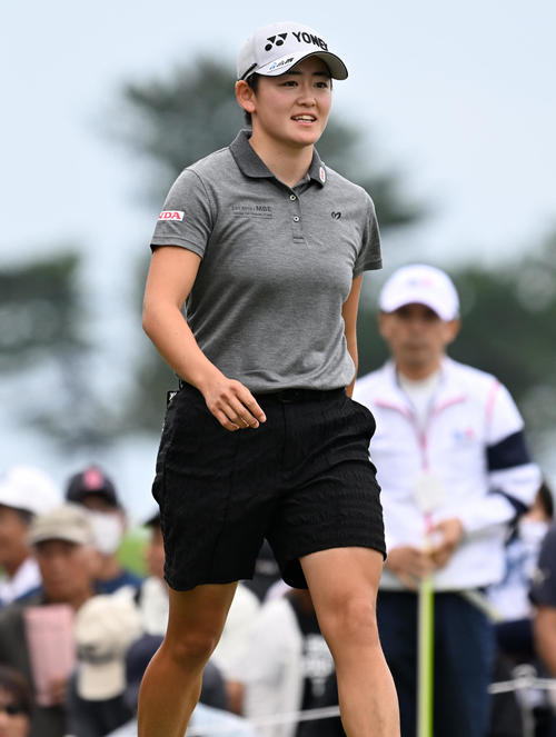 1番、笑顔でスタートする岩井明（撮影・前岡正明）