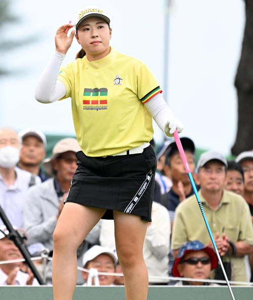 1番、ティーショットを放った竹田（撮影・前岡正明）
