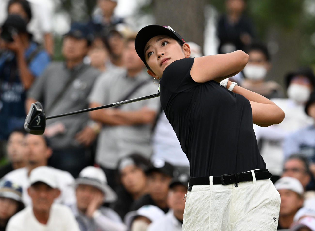 13番、ティーショットを放つ原（撮影・前岡正明）
