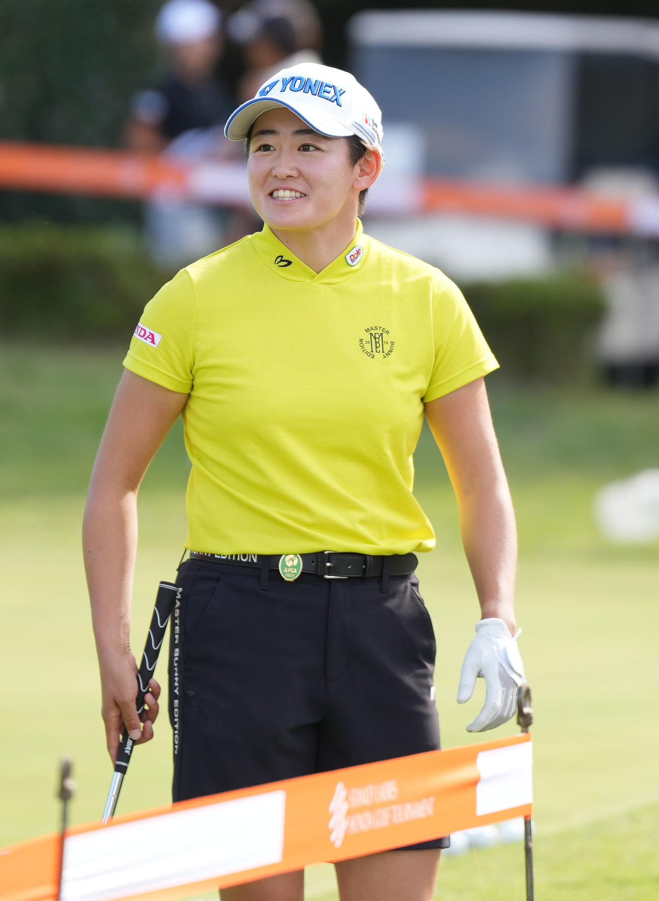 プロアマ戦後の練習で笑顔を見せる岩井明（撮影・狩俣裕三）