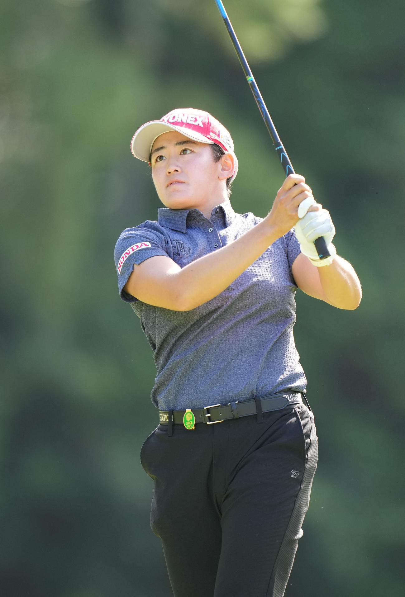 3番、ティーショットを放つ岩井明（撮影・狩俣裕三）