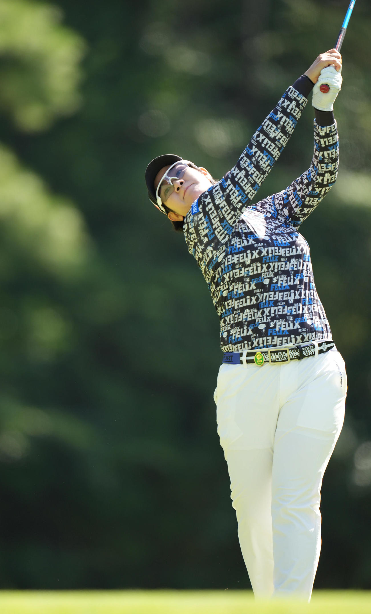 3番、ティーショットを放つ川岸（撮影・狩俣裕三）