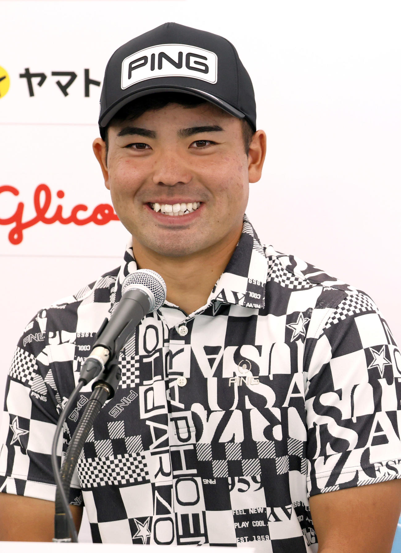 会見で笑顔を見せる蝉川（撮影・上山淳一）