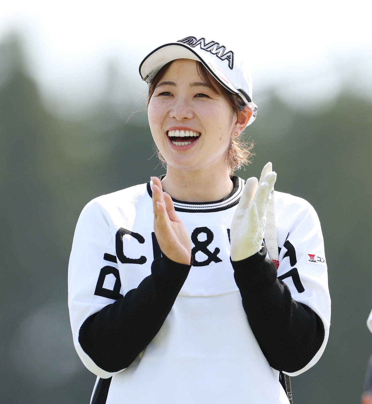 笑顔で拍手する蛭田みな美（撮影・宮地輝）