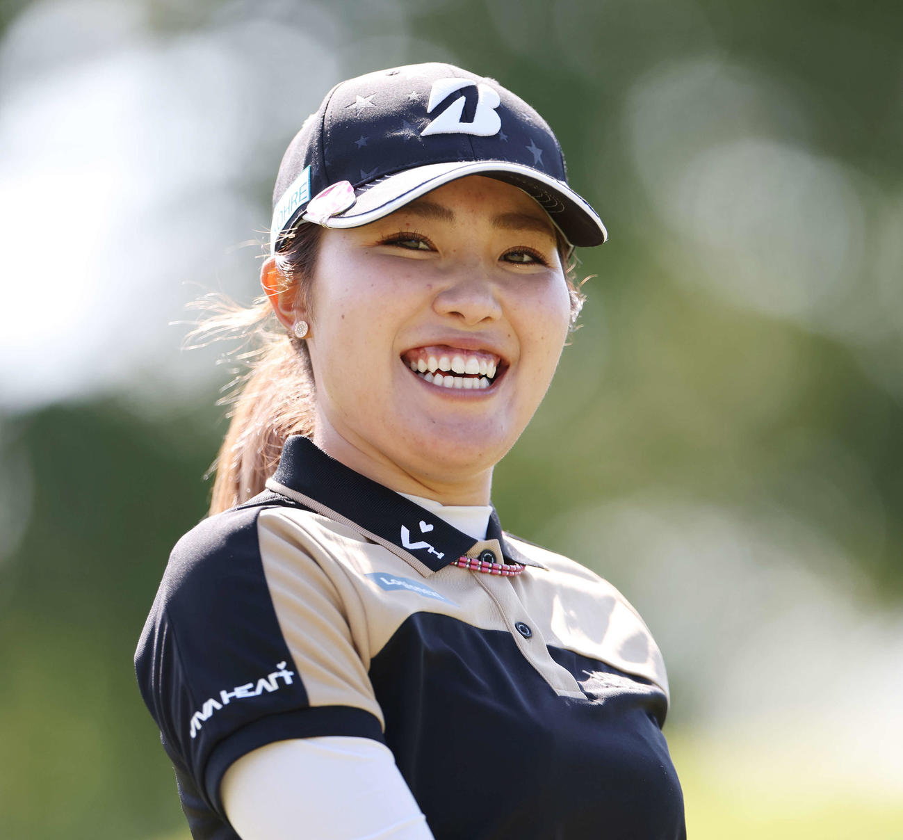 笑顔を見せる古江彩佳（撮影・宮地輝）