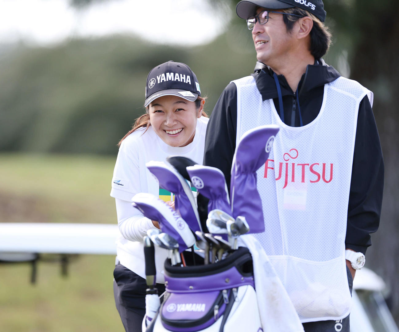 風に耐える神谷そら（撮影・宮地輝）