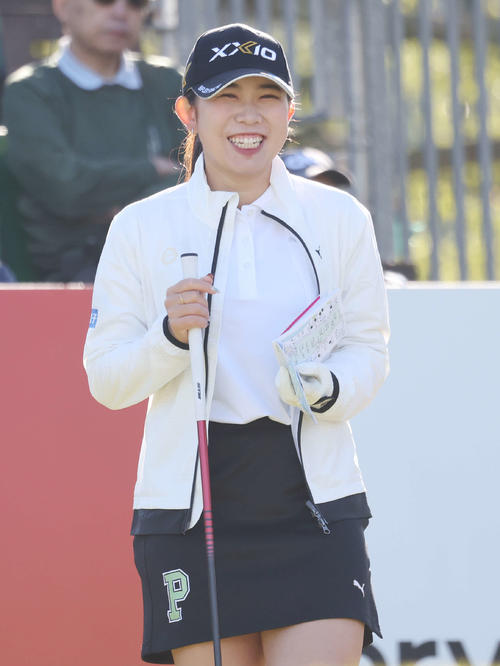 1番、笑顔を見せる内田ことこ（撮影・宮地輝）