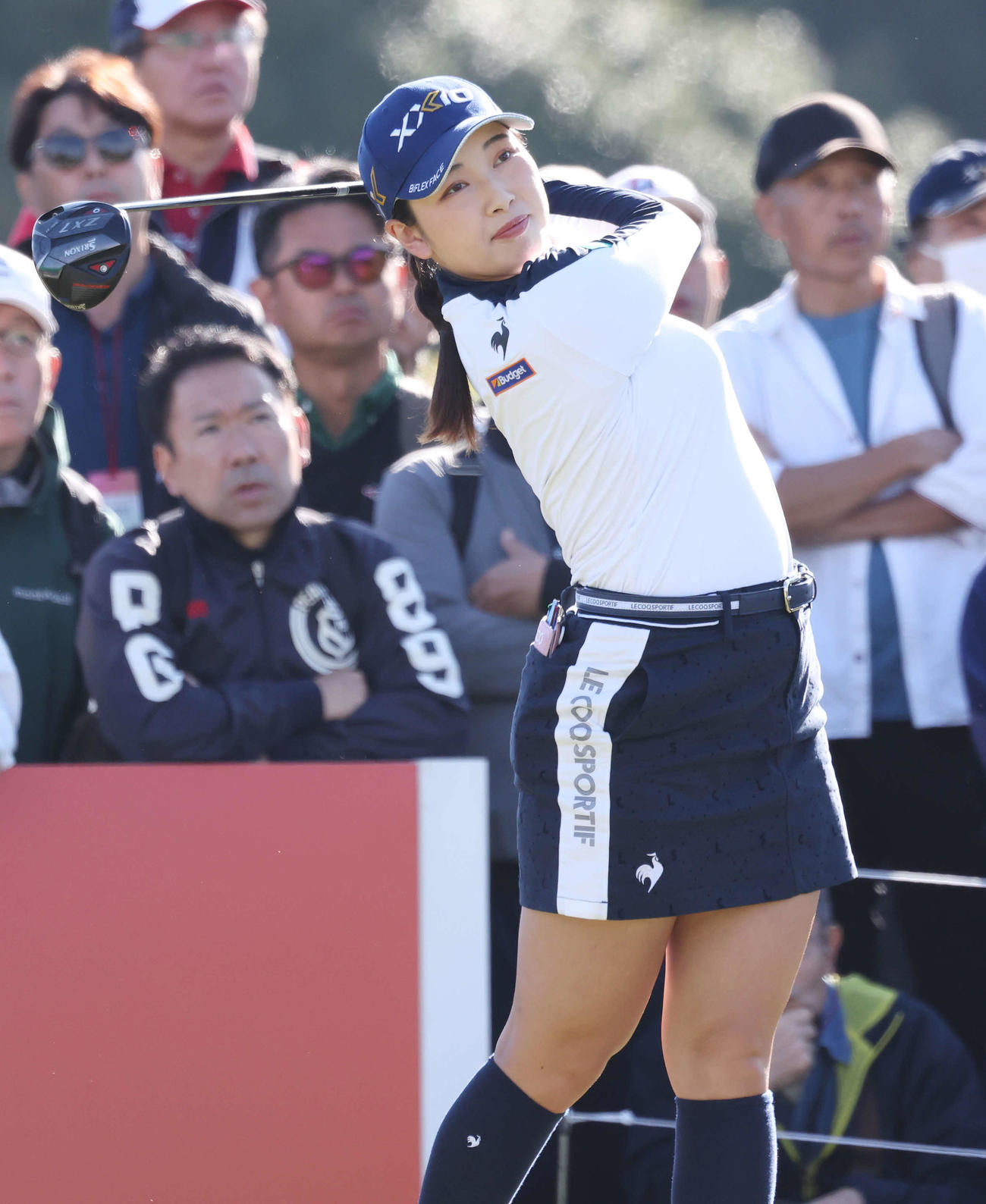 10番、ティーショットを放つ小祝（撮影・宮地輝）