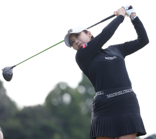 9番、ティーショットを放つイ・ボミ（撮影・宮地輝）