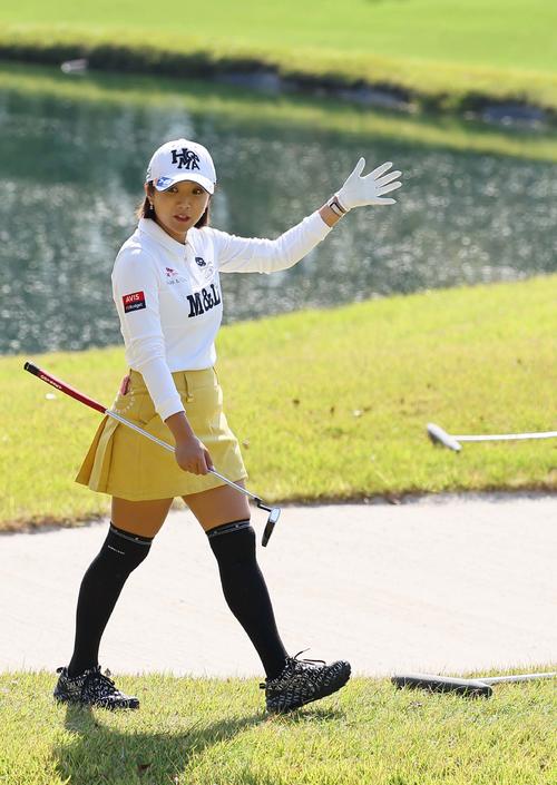 9番グリーンへ向かうイ・ボミ（撮影・上田博志）