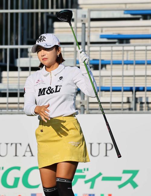 プロアマ戦でティーショットを放つイ・ボミ（撮影・上田博志）