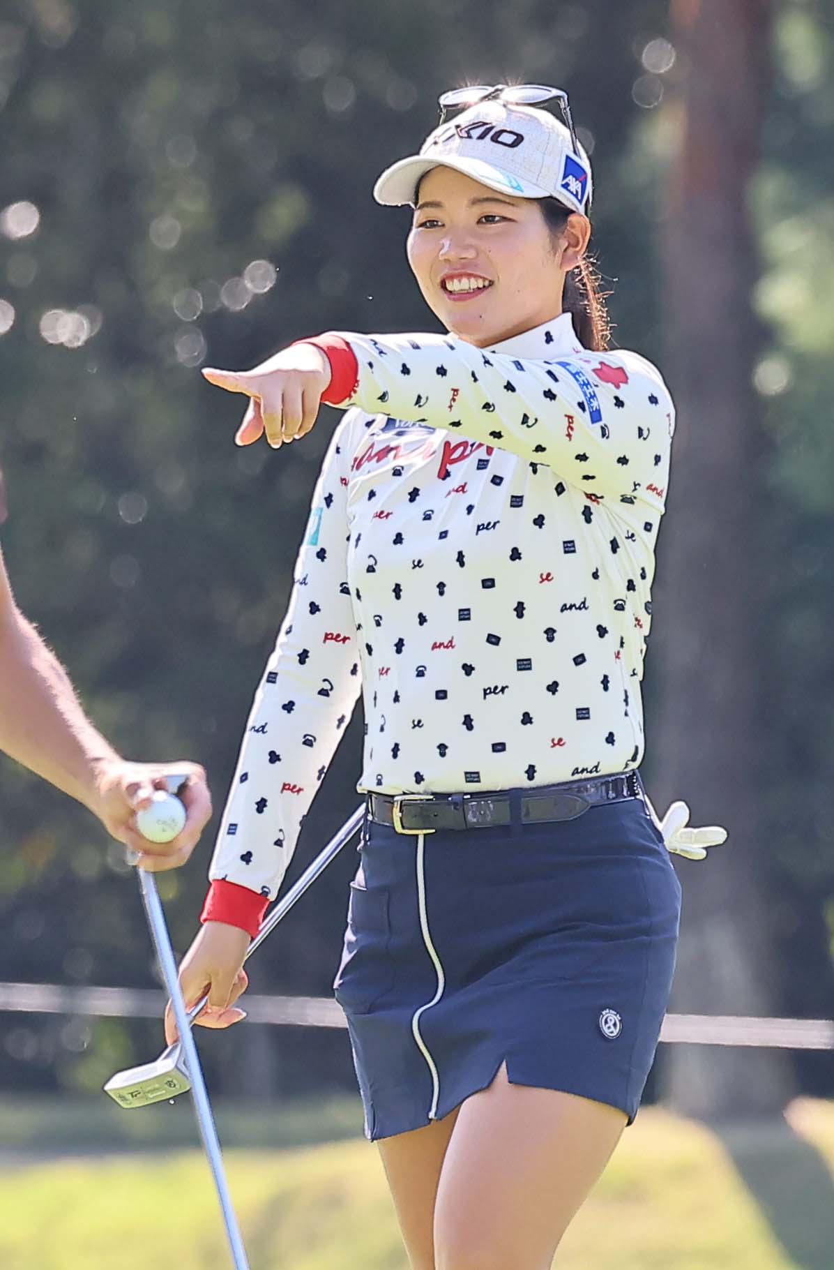 プロアマ戦を笑顔でラウンドする桜井心那（撮影・上田博志）