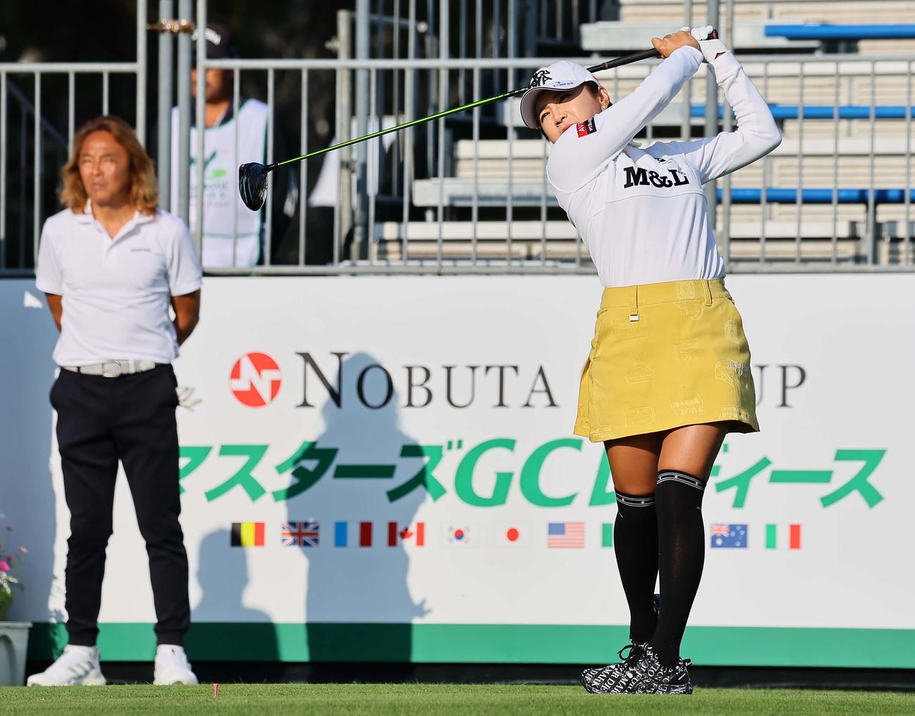 プロアマ戦でティーショットを放つイ・ボミ（撮影・上田博志）