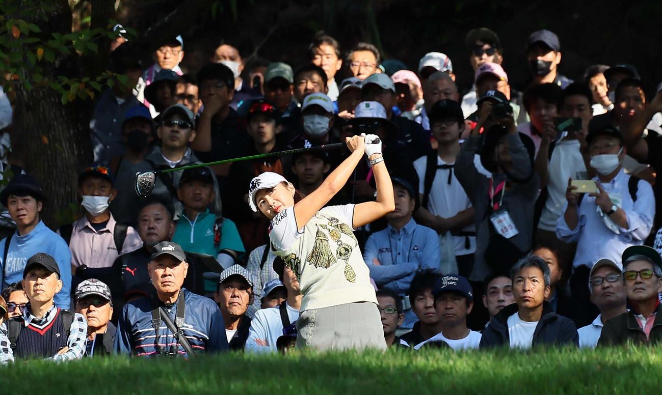 12番、ティーショットを放つイ・ボミ（撮影・上田博志）