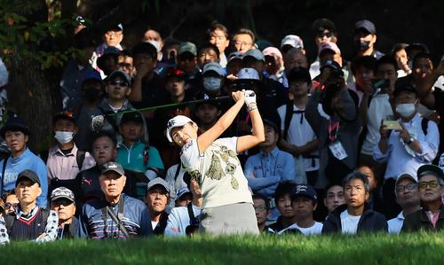 12番、ティーショットを放つイ・ボミ（撮影・上田博志）