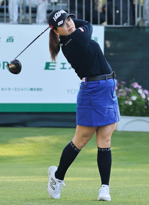 10番、ティーショットを放つ後藤（撮影・上田博志）