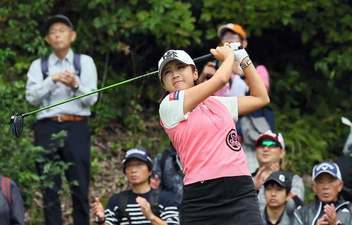 2番、ティーショットを放つイ・ボミ（撮影・上田博志）