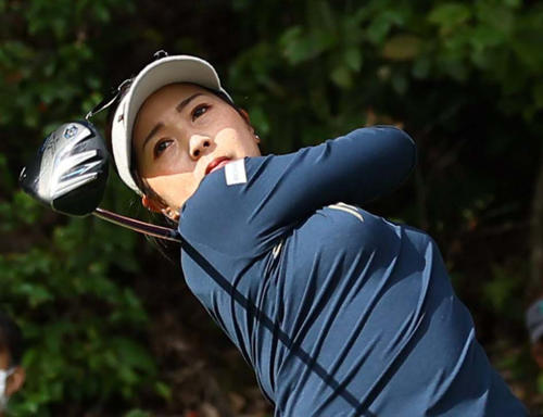 2番、ティーショットを放つ青木（撮影・上田博志）