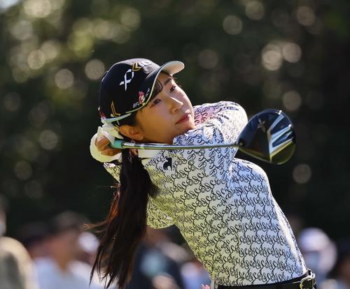 3番、ティーショットを放つ菅沼（撮影・上田博志）